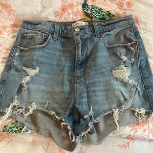 Abercrombie high rise mom short